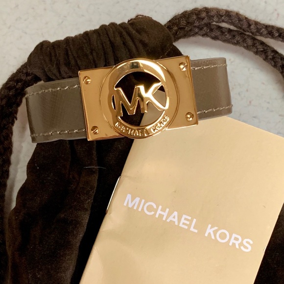MICHAEL KORS GOLD PLATE LOGO W/ADJ. BRACELET *GUC - Picture 1 of 8